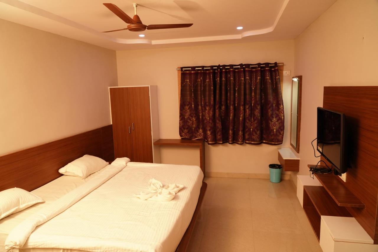 Swagath Residency Kākināda Exterior foto