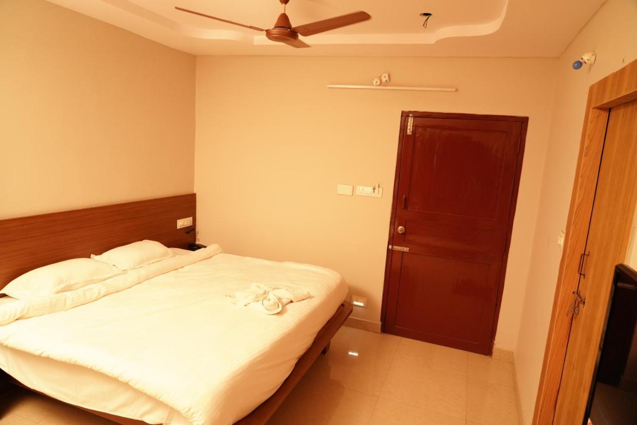 Swagath Residency Kākināda Exterior foto