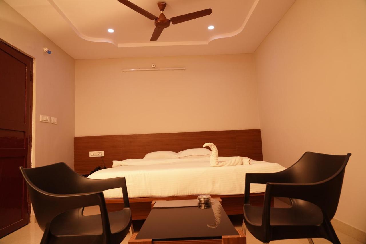 Swagath Residency Kākināda Exterior foto