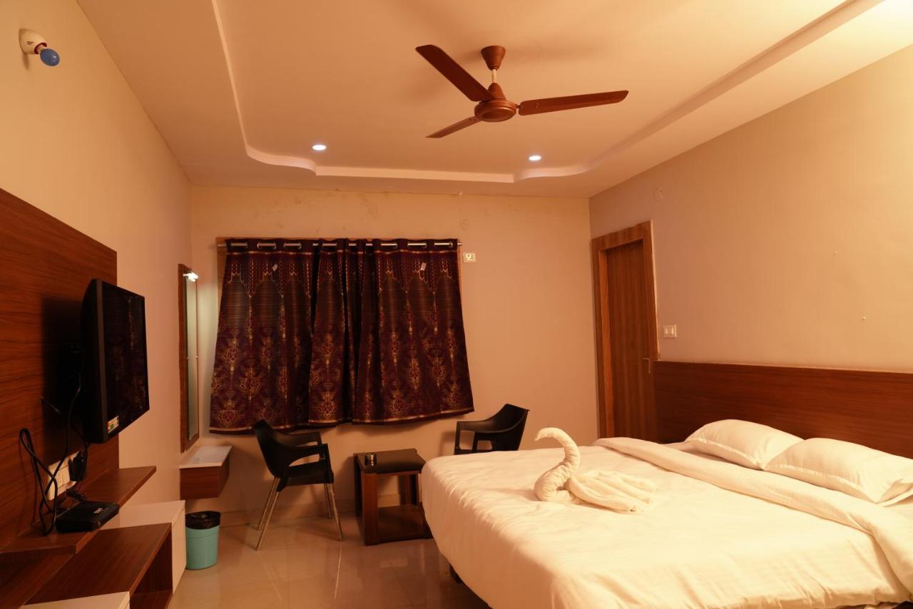 Swagath Residency Kākināda Exterior foto