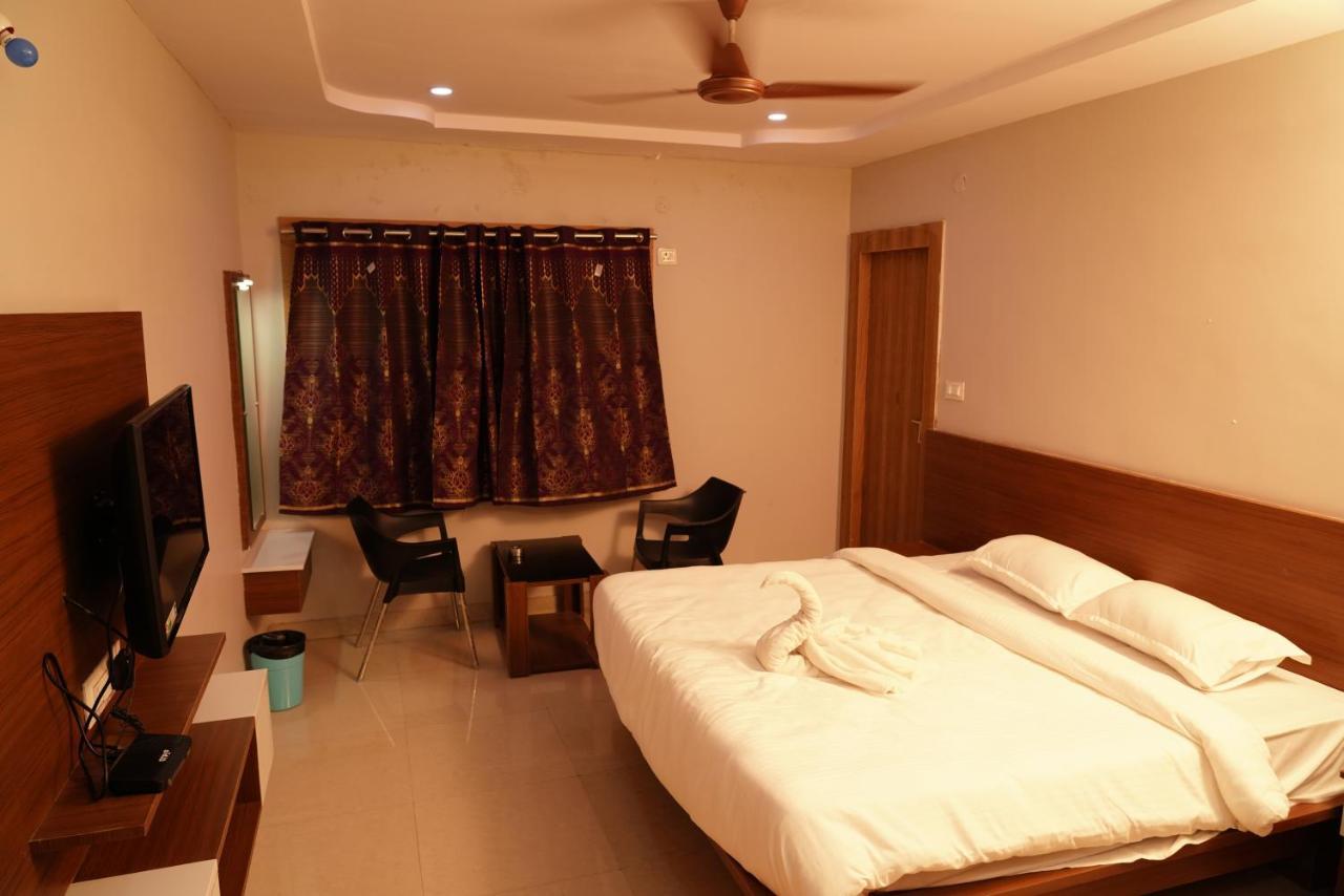 Swagath Residency Kākināda Exterior foto