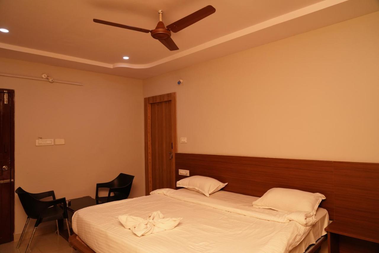 Swagath Residency Kākināda Exterior foto
