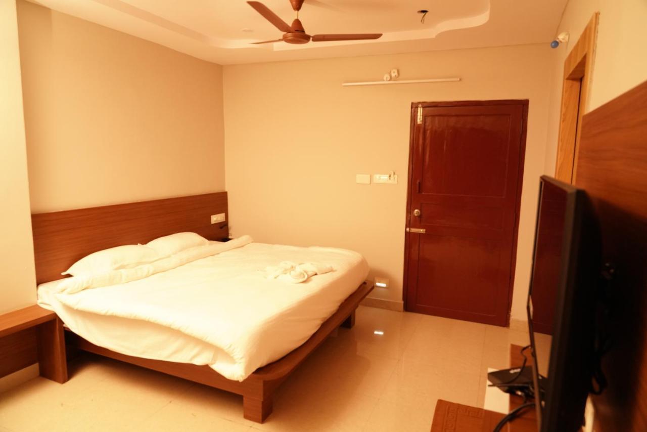 Swagath Residency Kākināda Exterior foto